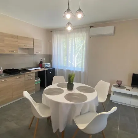 Apartman Zara 3 *